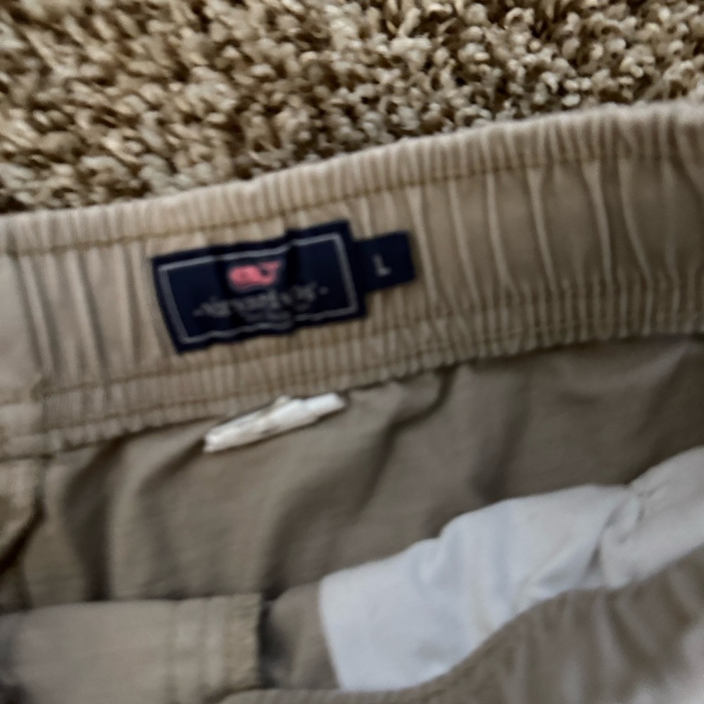 Vineyard vines shorts - grey and red